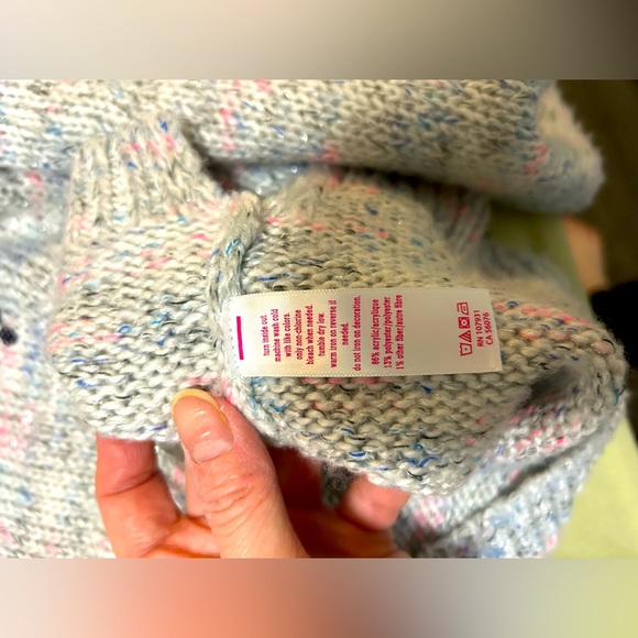 Justice girl’s sweater age 6 - Picture 3 of 4